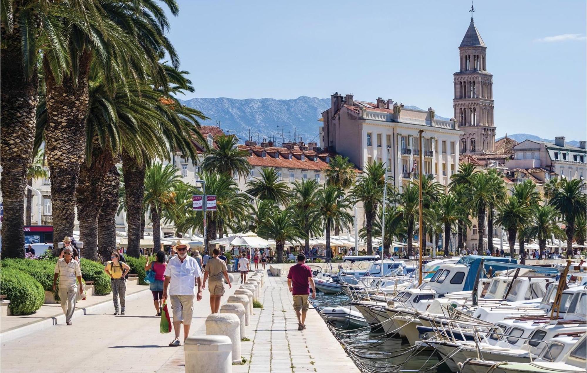 Lovely Apartment In Split With Wifi Екстер'єр фото
